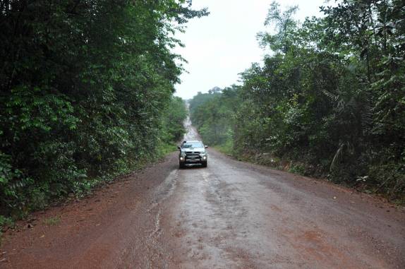 Além do asfalto, são 160 km de terra e barro na viagem entre Macapá e Oiapoque - AP